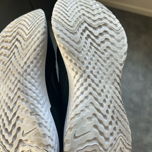 Nike Epic Phantom React Flyknit Slip-On Sneakers Women’s 10 Black - Picture 5 of 8